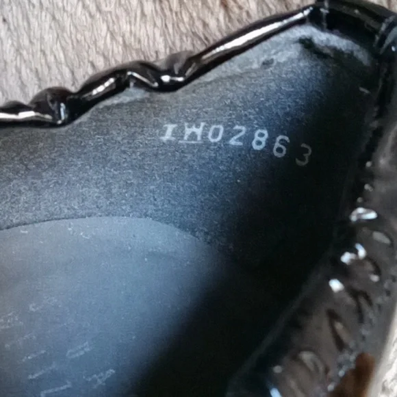 ⭐️ Host Pick ⭐️ Stuart Weitzman | Vintage Timeless Black Patent Pumps - Picture 13 of 15